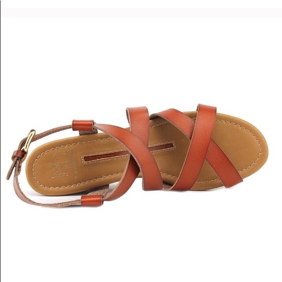 🌼🌼Brownish Low Heel Sandals🌼🌼 - Picture 3 of 5